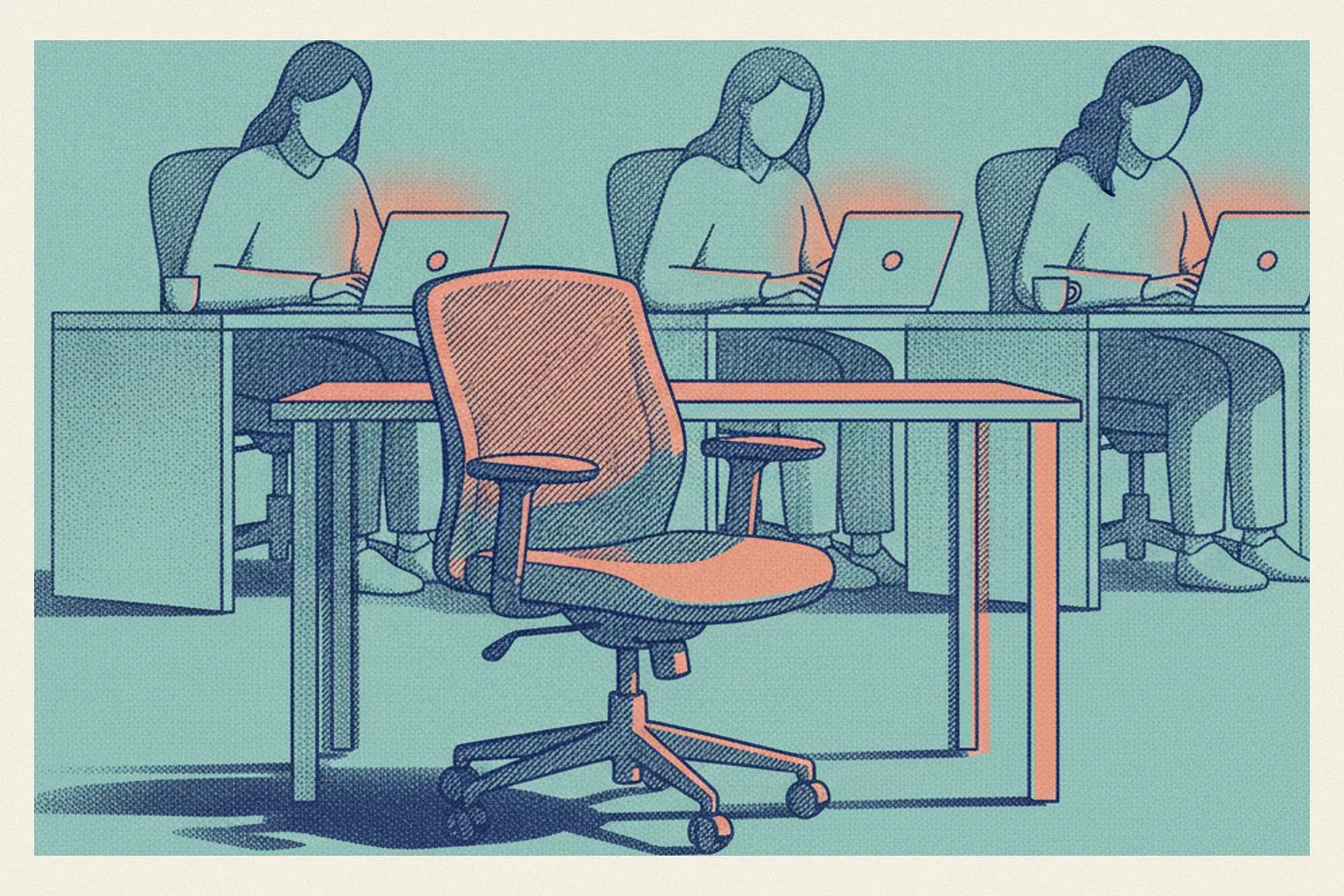 Une chaise de bureau vide au premier plan, devant une rangée de collègues qui travaillent